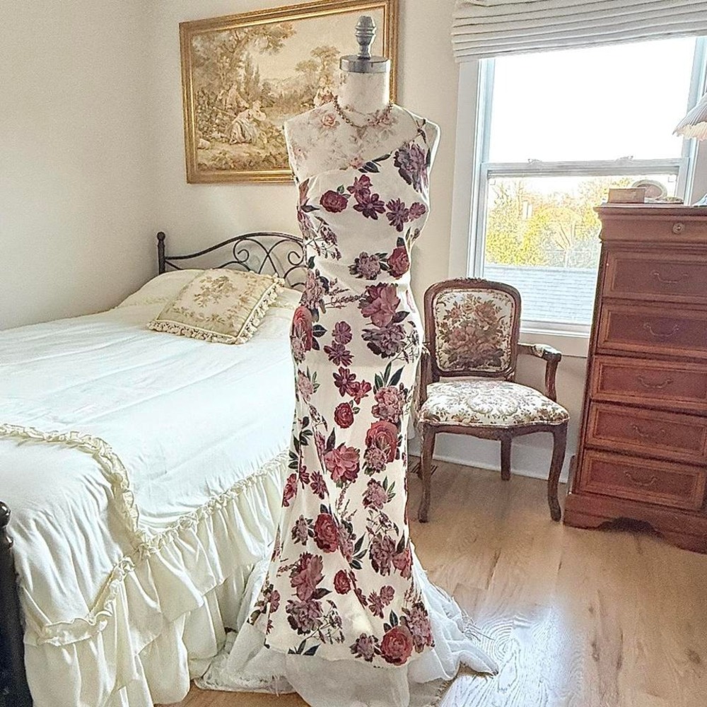 floral maxi dress eelor ivory floral drop back maxi dress size small